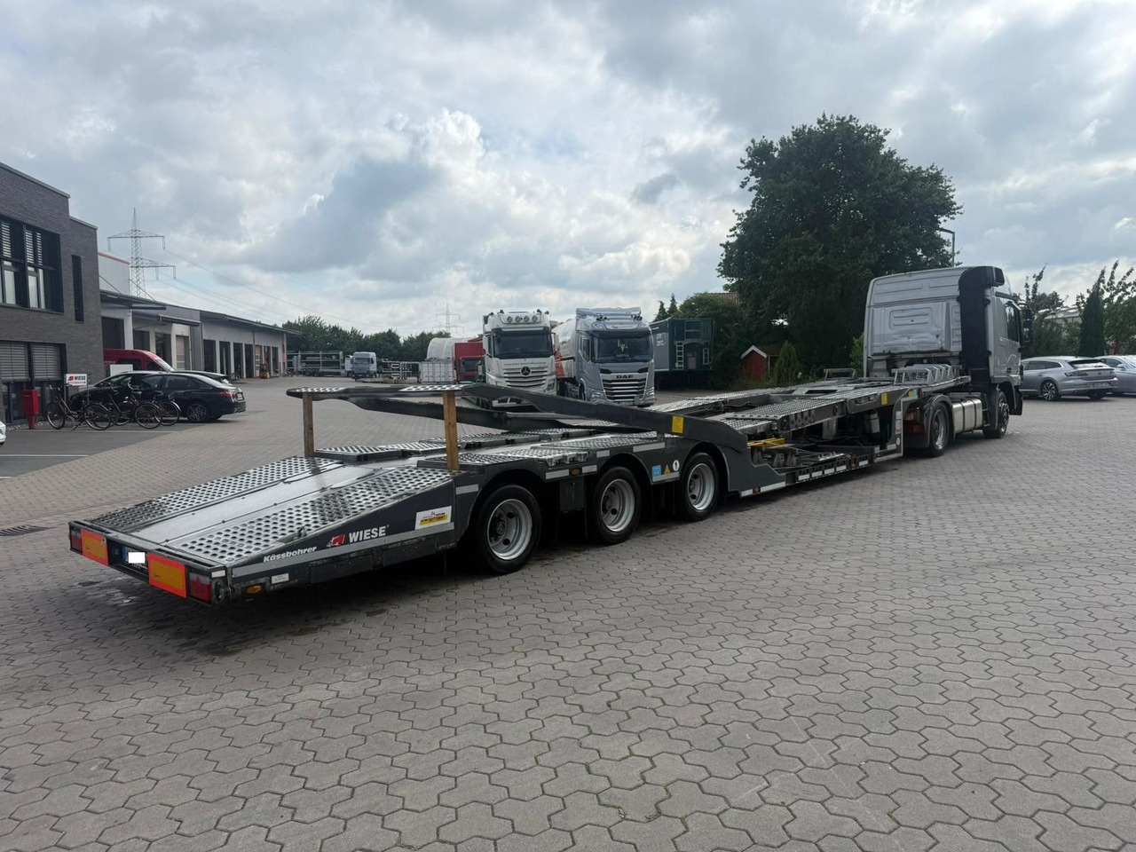 Kässbohrer K.SOK Truck/Car Transporter, Novagrau - Félpótkocsi autószállító: 3 kép. Kässbohrer K.SOK Truck/Car Transporter, Novagrau - Félpótkocsi autószállító: 3 kép.
