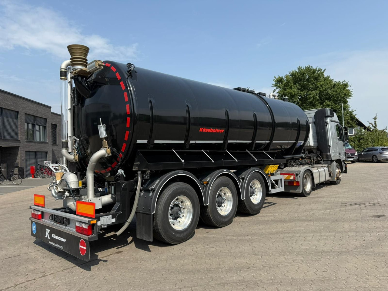 Kässbohrer K.STN L 30 Edelstahl Tanker Gülle Naturabfall - Tartályos félpótkocsi: 2 kép. Kässbohrer K.STN L 30 Edelstahl Tanker Gülle Naturabfall - Tartályos félpótkocsi: 2 kép.