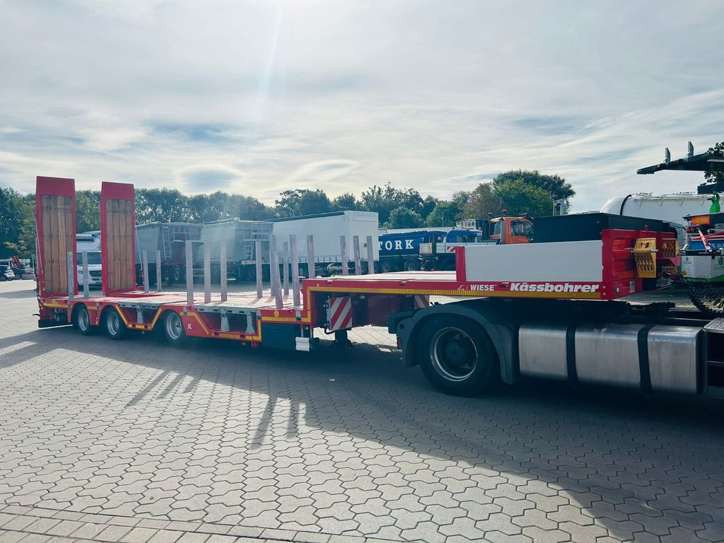 Kässbohrer KSLA RJ Mega Jumbo Tieflader mit Radmulden tele - Félpótkocsi mélybölcsős: 4 kép. Kässbohrer KSLA RJ Mega Jumbo Tieflader mit Radmulden tele - Félpótkocsi mélybölcsős: 4 kép.