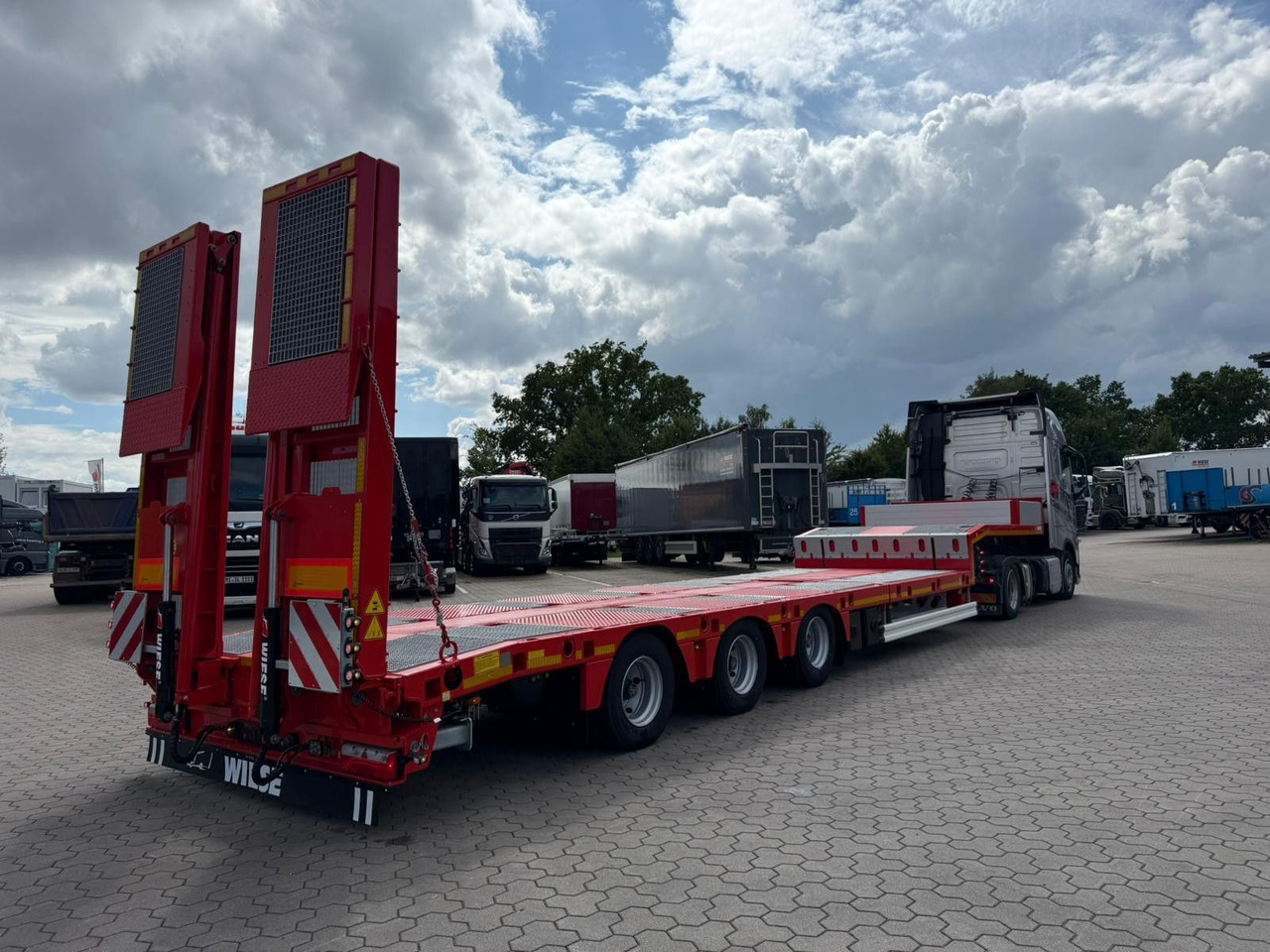 Kässbohrer SLS.HS Tieflader mit hydr. Schwanenhals Kässbohrer SLS.HS Tieflader mit hydr. Schwanenhals - Félpótkocsi mélybölcsős: 4 kép. Kässbohrer SLS.HS Tieflader mit hydr. Schwanenhals Kässbohrer SLS.HS Tieflader mit hydr. Schwanenhals - Félpótkocsi mélybölcsős: 4 kép.