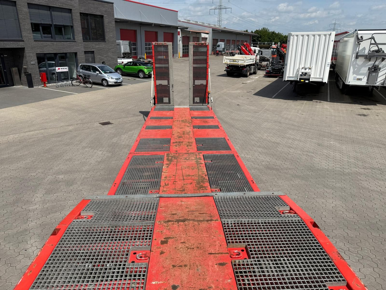 Kässbohrer SLS.HS Tieflader mit hydr. Schwanenhals - Félpótkocsi mélybölcsős: 5 kép. Kässbohrer SLS.HS Tieflader mit hydr. Schwanenhals - Félpótkocsi mélybölcsős: 5 kép.
