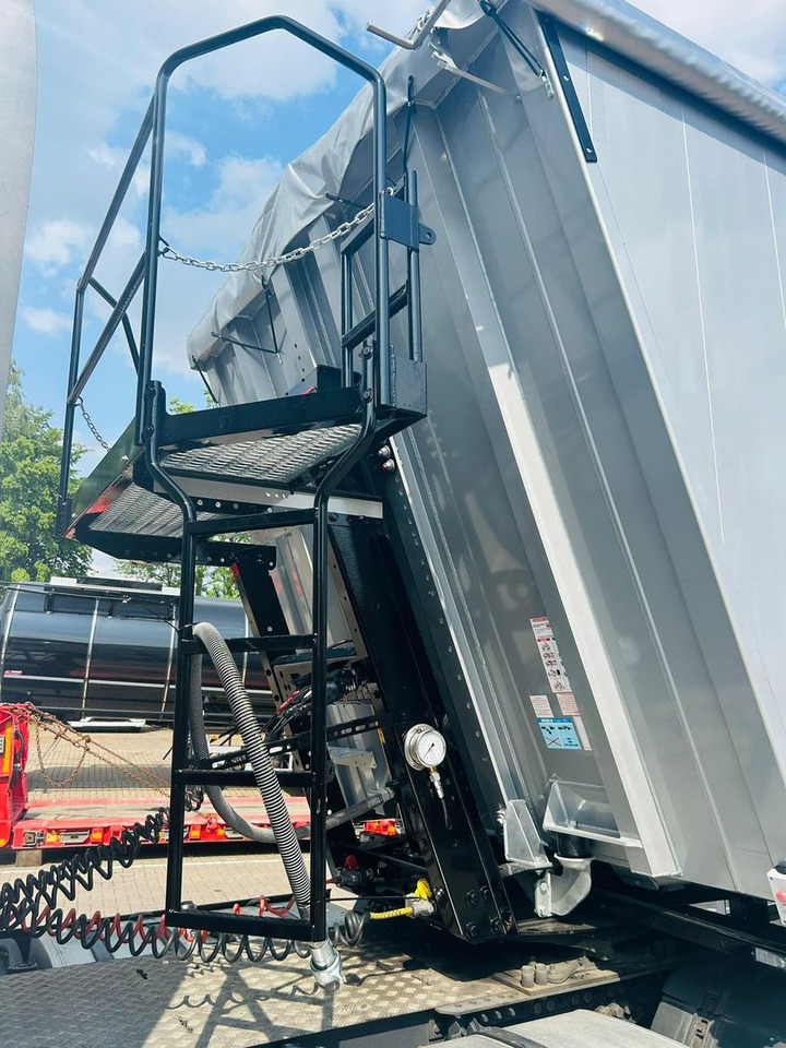 Kempf SKM 36/3 AK 3-Achs Alu Sattelkipper 50m³ - Félpótkocsi billenőplatós: 5 kép. Kempf SKM 36/3 AK 3-Achs Alu Sattelkipper 50m³ - Félpótkocsi billenőplatós: 5 kép.