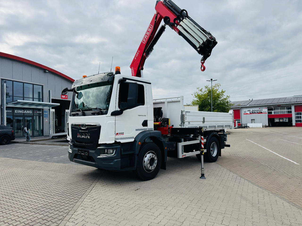 MAN 18.320 4x2 mit Fassi Ladekran Sofort Verfügbar - Billenőplatós teherautó, Darus autó: 3 kép. MAN 18.320 4x2 mit Fassi Ladekran Sofort Verfügbar - Billenőplatós teherautó, Darus autó: 3 kép.