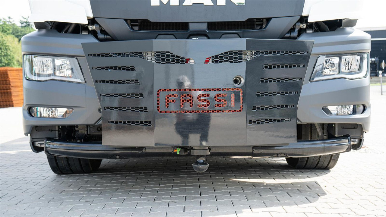 MAN 35.470 8x2 Kran F710 RA2.26 - Darus autó: 3 kép. MAN 35.470 8x2 Kran F710 RA2.26 - Darus autó: 3 kép.