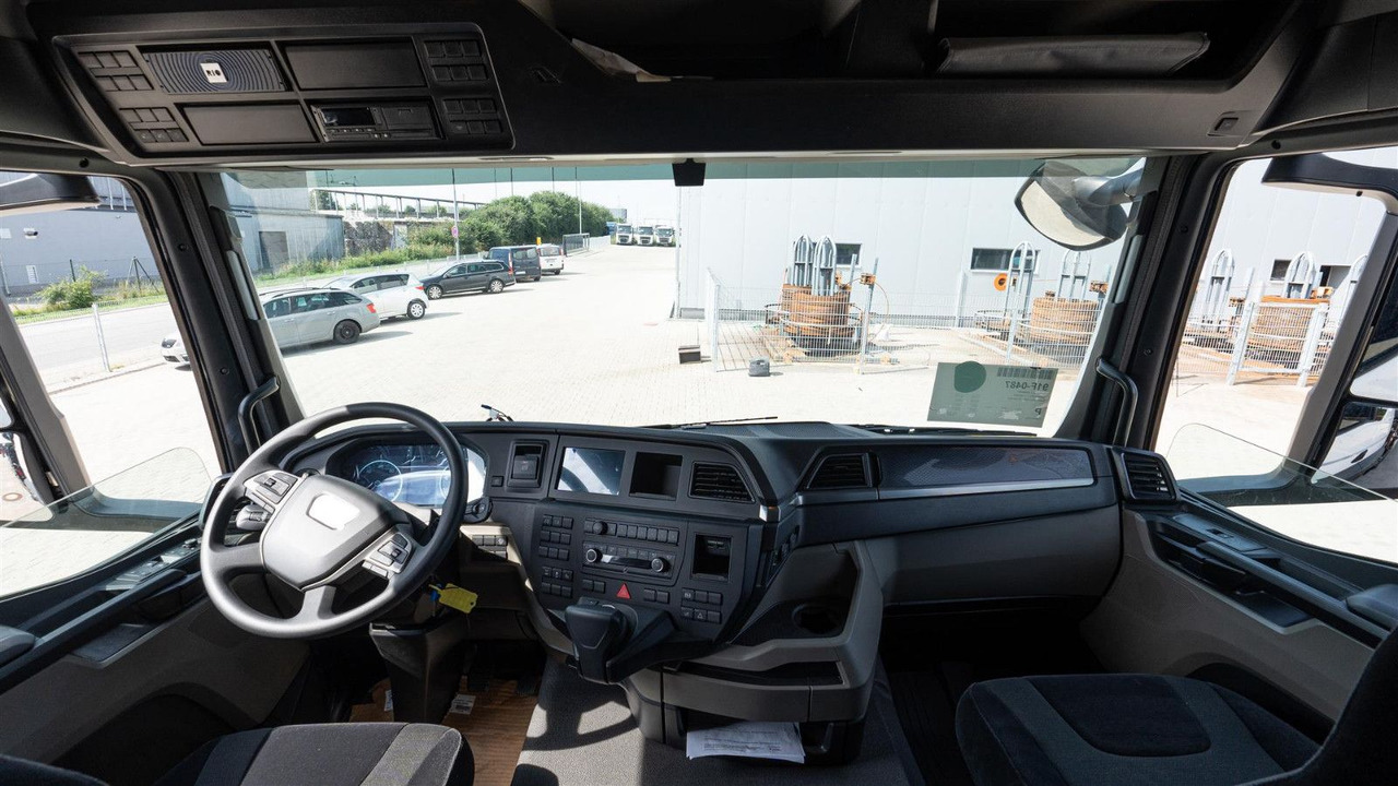 MAN 35.470 8x2 Kran F710 RA2.26 - Platós teherautó, Darus autó: 3 kép. MAN 35.470 8x2 Kran F710 RA2.26 - Platós teherautó, Darus autó: 3 kép.