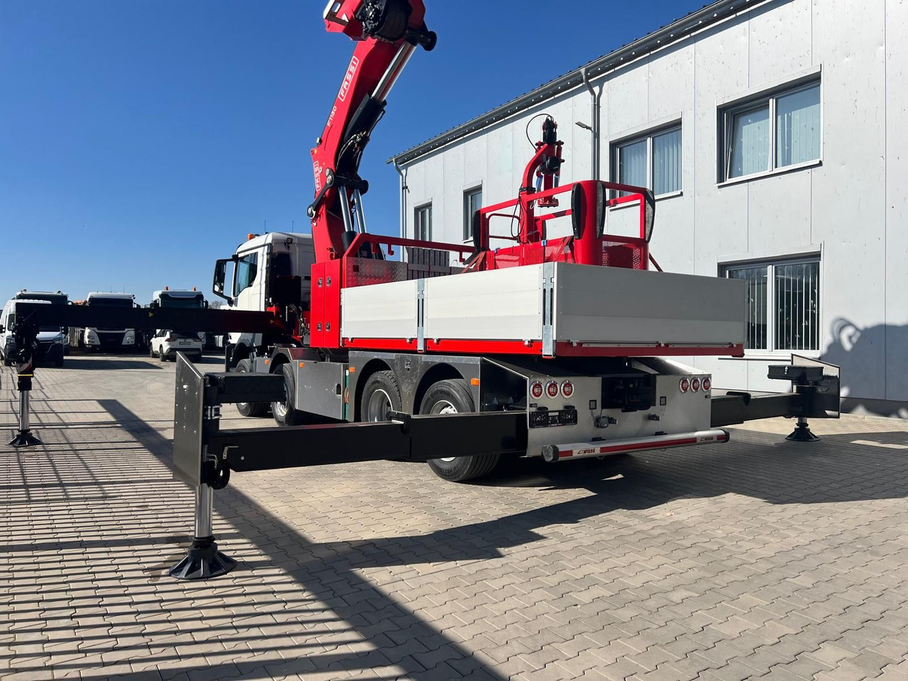 MAN 8x4 mit F1150RA.2.28 L616 Winde, 2.per. Korb - Platós teherautó, Darus autó: 3 kép. MAN 8x4 mit F1150RA.2.28 L616 Winde, 2.per. Korb - Platós teherautó, Darus autó: 3 kép.