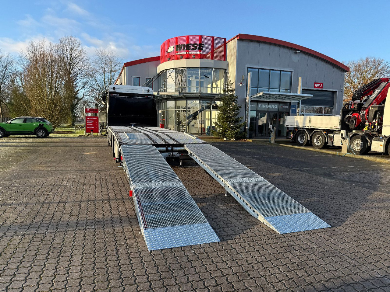 MAN Baumaschinen- Arbeitsbühnentransporter Rampen - Platós teherautó: 4 kép. MAN Baumaschinen- Arbeitsbühnentransporter Rampen - Platós teherautó: 4 kép.