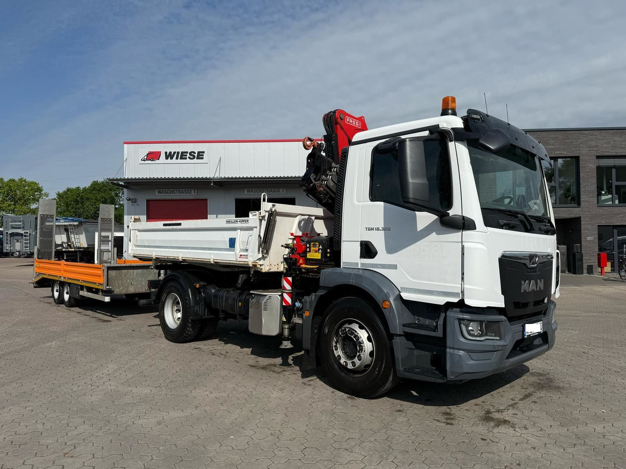 MAN TGM 18.320 4x2 BB mit Fassi F135 Kipper Kran - Billenőplatós teherautó, Darus autó: 1 kép. MAN TGM 18.320 4x2 BB mit Fassi F135 Kipper Kran - Billenőplatós teherautó, Darus autó: 1 kép.