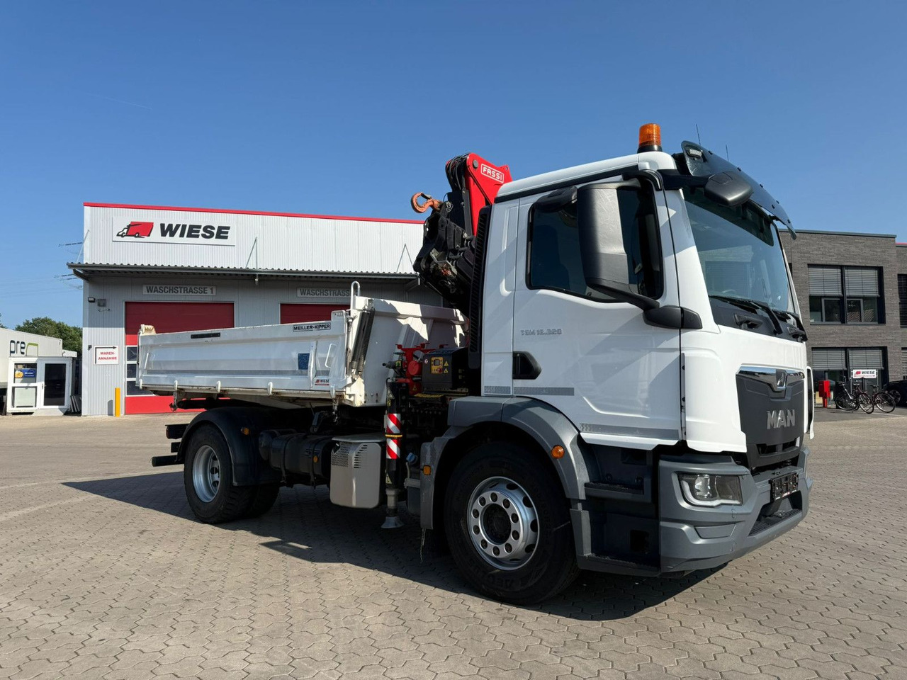 MAN TGM 18.320 4x2 BB mit Fassi F135 Kipper Kran - Billenőplatós teherautó, Darus autó: 5 kép. MAN TGM 18.320 4x2 BB mit Fassi F135 Kipper Kran - Billenőplatós teherautó, Darus autó: 5 kép.