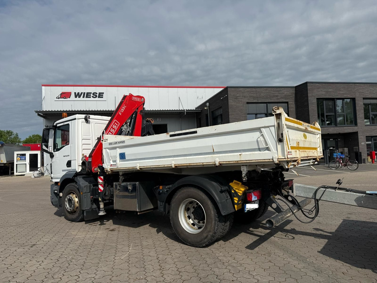 MAN TGM 18.320 4x2 BB mit Fassi F135 Kipper Kran - Billenőplatós teherautó, Darus autó: 4 kép. MAN TGM 18.320 4x2 BB mit Fassi F135 Kipper Kran - Billenőplatós teherautó, Darus autó: 4 kép.