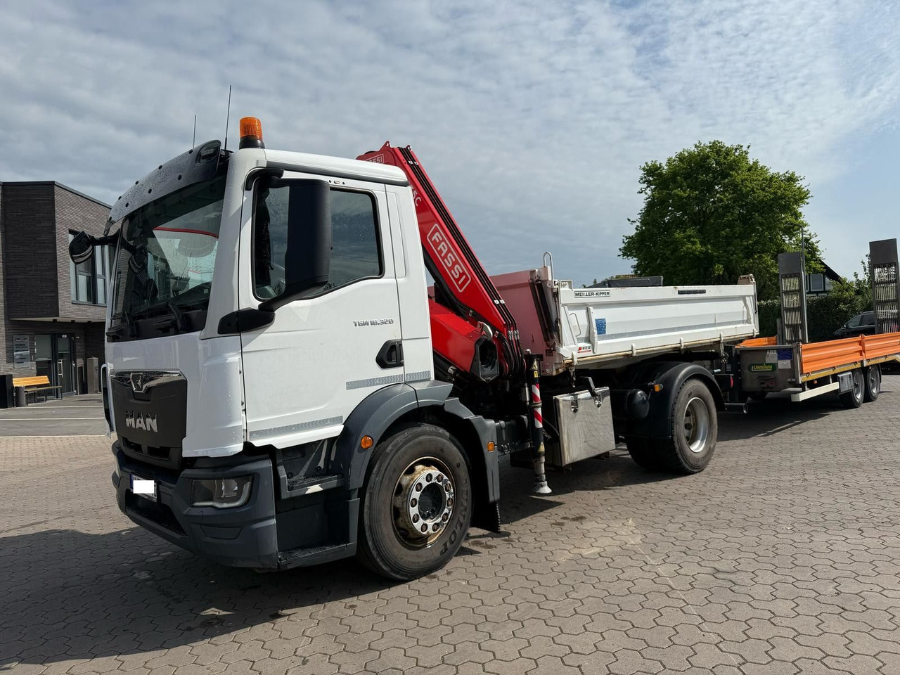 MAN TGM 18.320 4x2 BB mit Fassi F135 Kipper Kran - Billenőplatós teherautó, Darus autó: 2 kép. MAN TGM 18.320 4x2 BB mit Fassi F135 Kipper Kran - Billenőplatós teherautó, Darus autó: 2 kép.