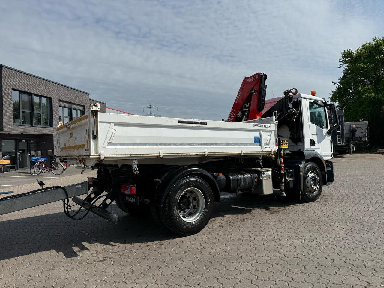 MAN TGM 18.320 4x2 BB mit Fassi F135 Kipper Kran - Billenőplatós teherautó, Darus autó: 3 kép. MAN TGM 18.320 4x2 BB mit Fassi F135 Kipper Kran - Billenőplatós teherautó, Darus autó: 3 kép.