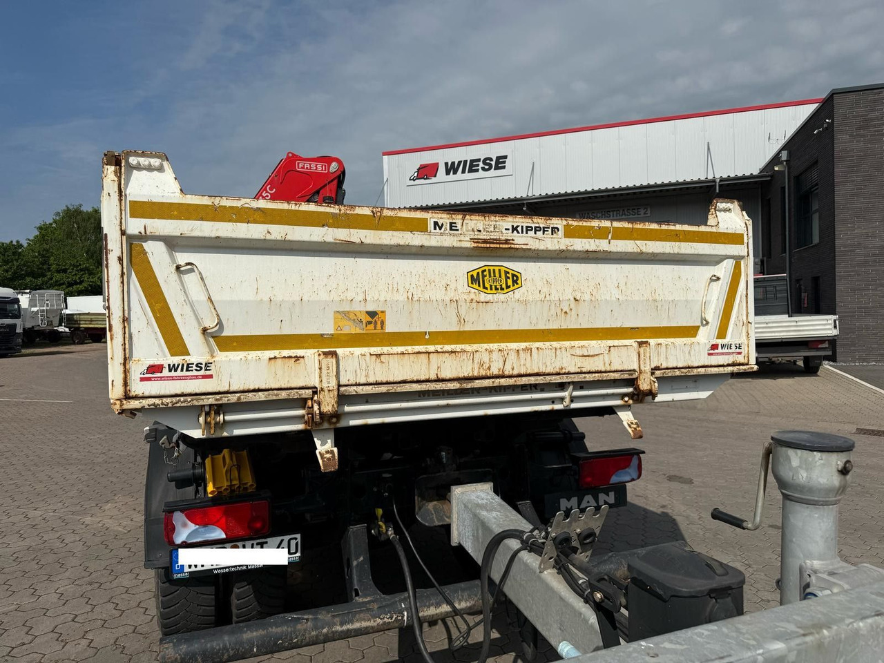 MAN TGM 18.320 4x2 BB mit Kran Fassi F135 Kipper - Billenőplatós teherautó, Darus autó: 5 kép. MAN TGM 18.320 4x2 BB mit Kran Fassi F135 Kipper - Billenőplatós teherautó, Darus autó: 5 kép.