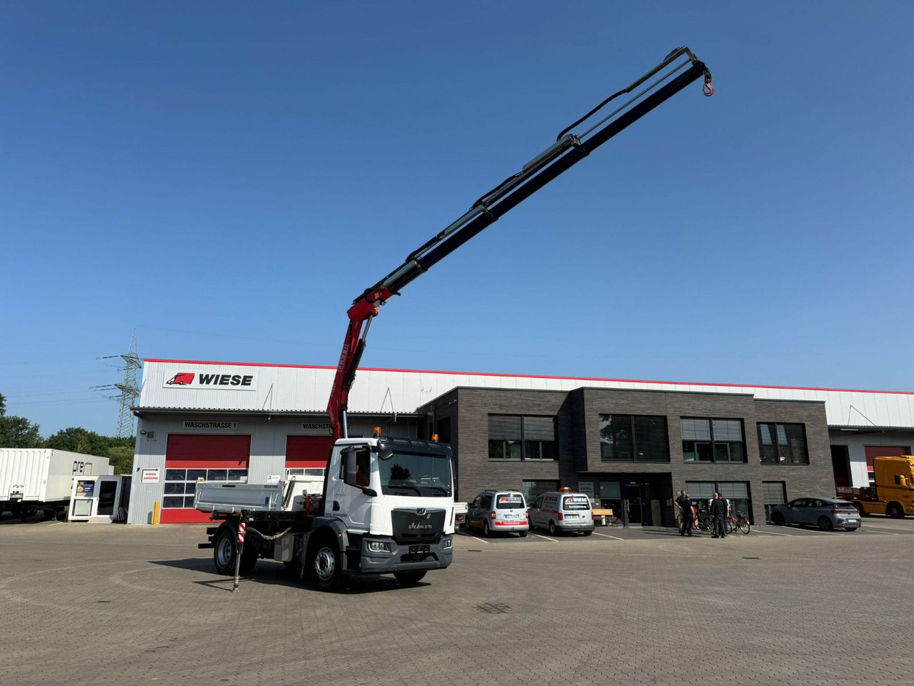 MAN TGM 18.320 4x2 BB mit Kran Fassi F135 Kipper - Billenőplatós teherautó, Darus autó: 2 kép. MAN TGM 18.320 4x2 BB mit Kran Fassi F135 Kipper - Billenőplatós teherautó, Darus autó: 2 kép.