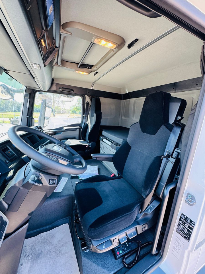 MAN TGS 32.510 mit F710 Frontkran sofort - Platós teherautó, Darus autó: 5 kép. MAN TGS 32.510 mit F710 Frontkran sofort - Platós teherautó, Darus autó: 5 kép.