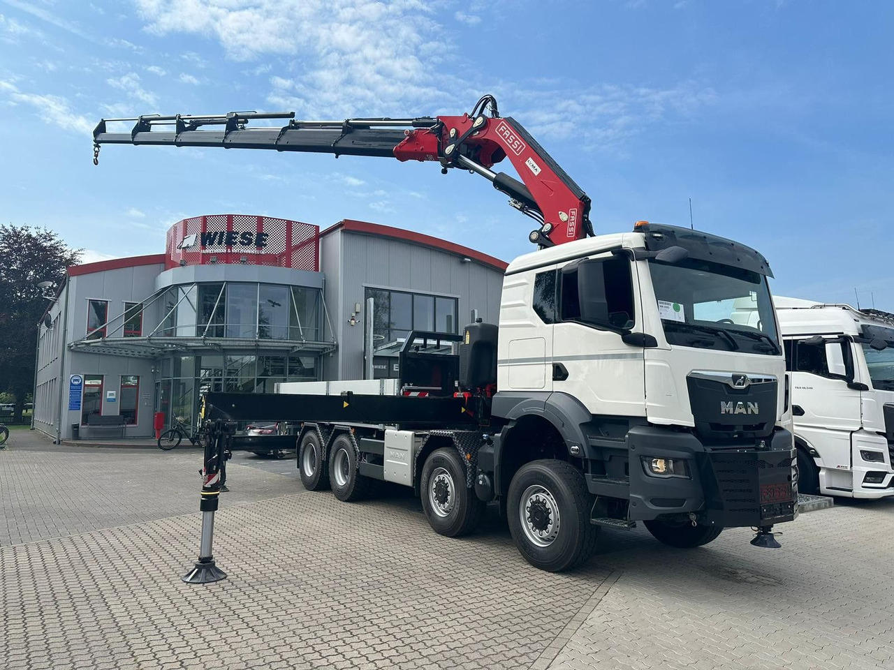 MAN TGS 41.520 8x8 mit Fassi Ladekran F710RA.2.26 - Platós teherautó: 1 kép. MAN TGS 41.520 8x8 mit Fassi Ladekran F710RA.2.26 - Platós teherautó: 1 kép.