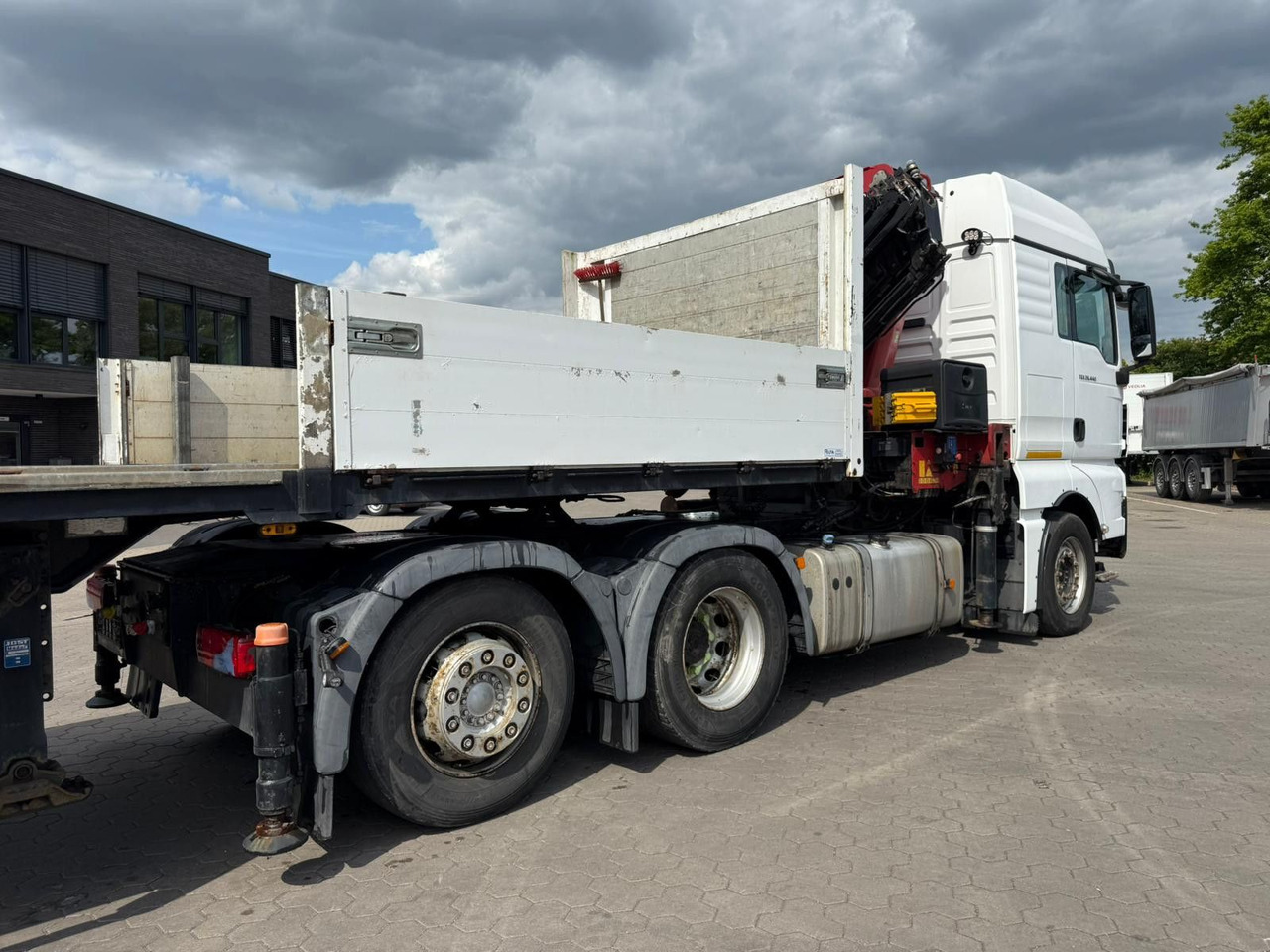 MAN TGX 26.440 6x2 mit HMF 3000-5 Kran - Darus autó: 4 kép. MAN TGX 26.440 6x2 mit HMF 3000-5 Kran - Darus autó: 4 kép.