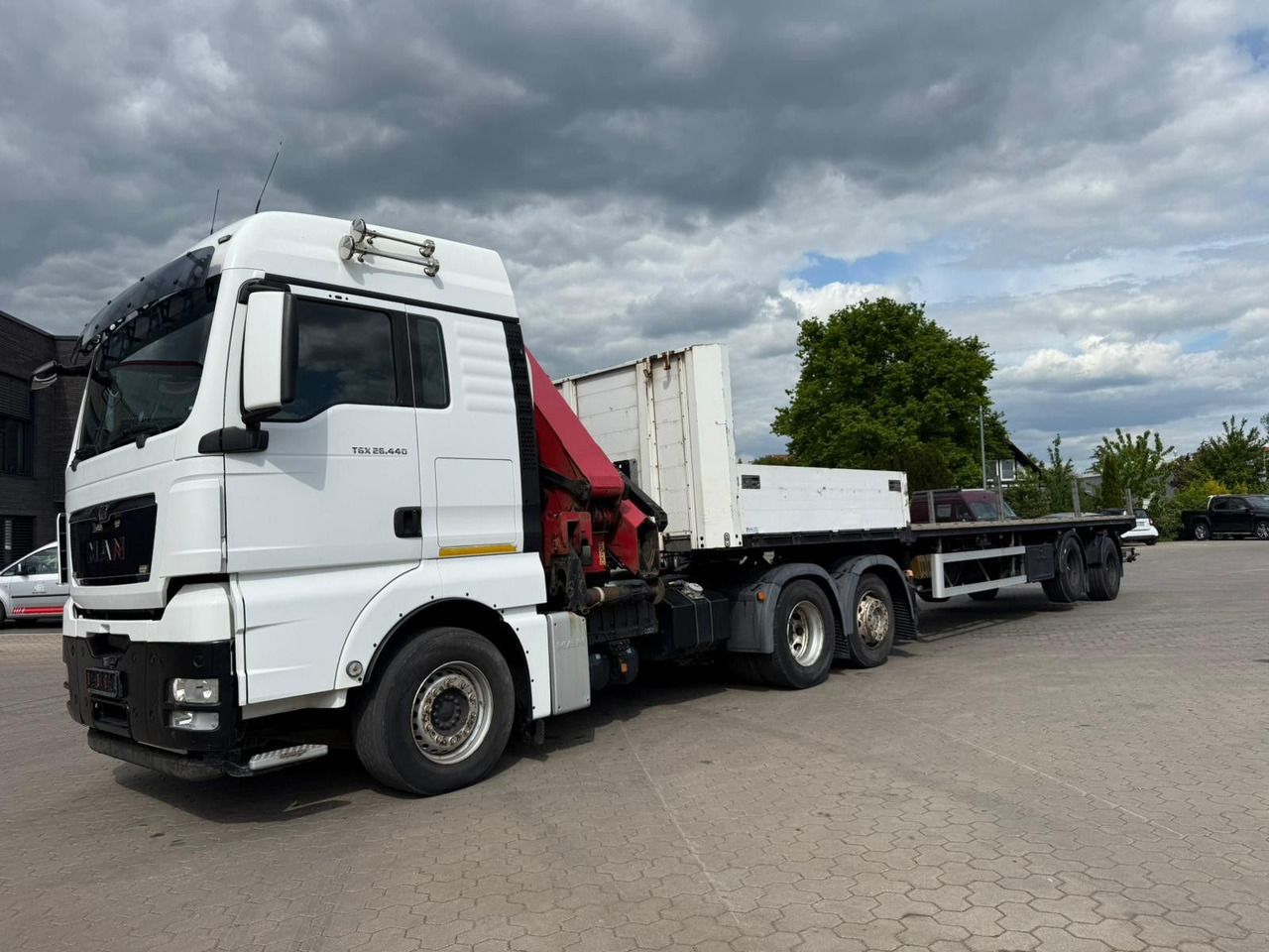 MAN TGX 26.440 6x2 mit HMF 3000-5 Kran - Darus autó: 2 kép. MAN TGX 26.440 6x2 mit HMF 3000-5 Kran - Darus autó: 2 kép.