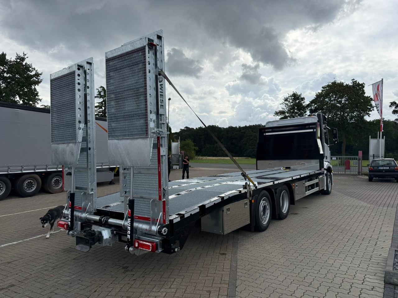 Mercedes-Benz Actros mit Rampen, Maschinentransporter - Vontató: 4 kép. Mercedes-Benz Actros mit Rampen, Maschinentransporter - Vontató: 4 kép.