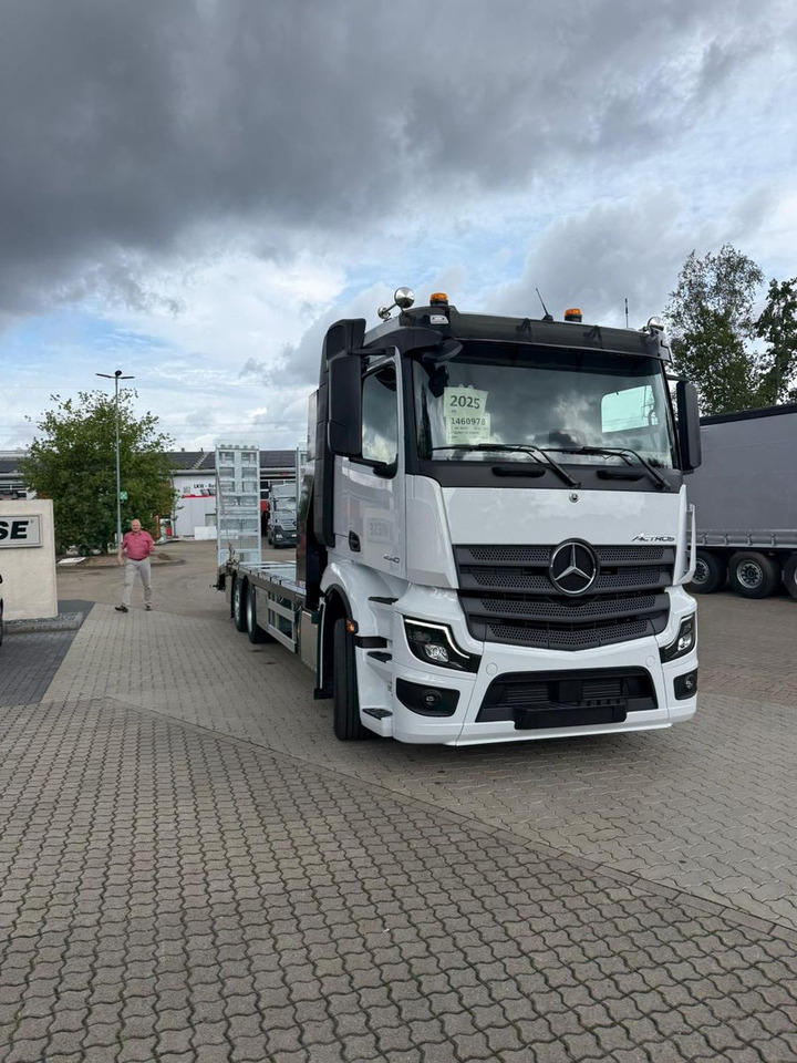 Mercedes-Benz Actros mit Rampen, Maschinentransporter - Vontató: 5 kép. Mercedes-Benz Actros mit Rampen, Maschinentransporter - Vontató: 5 kép.