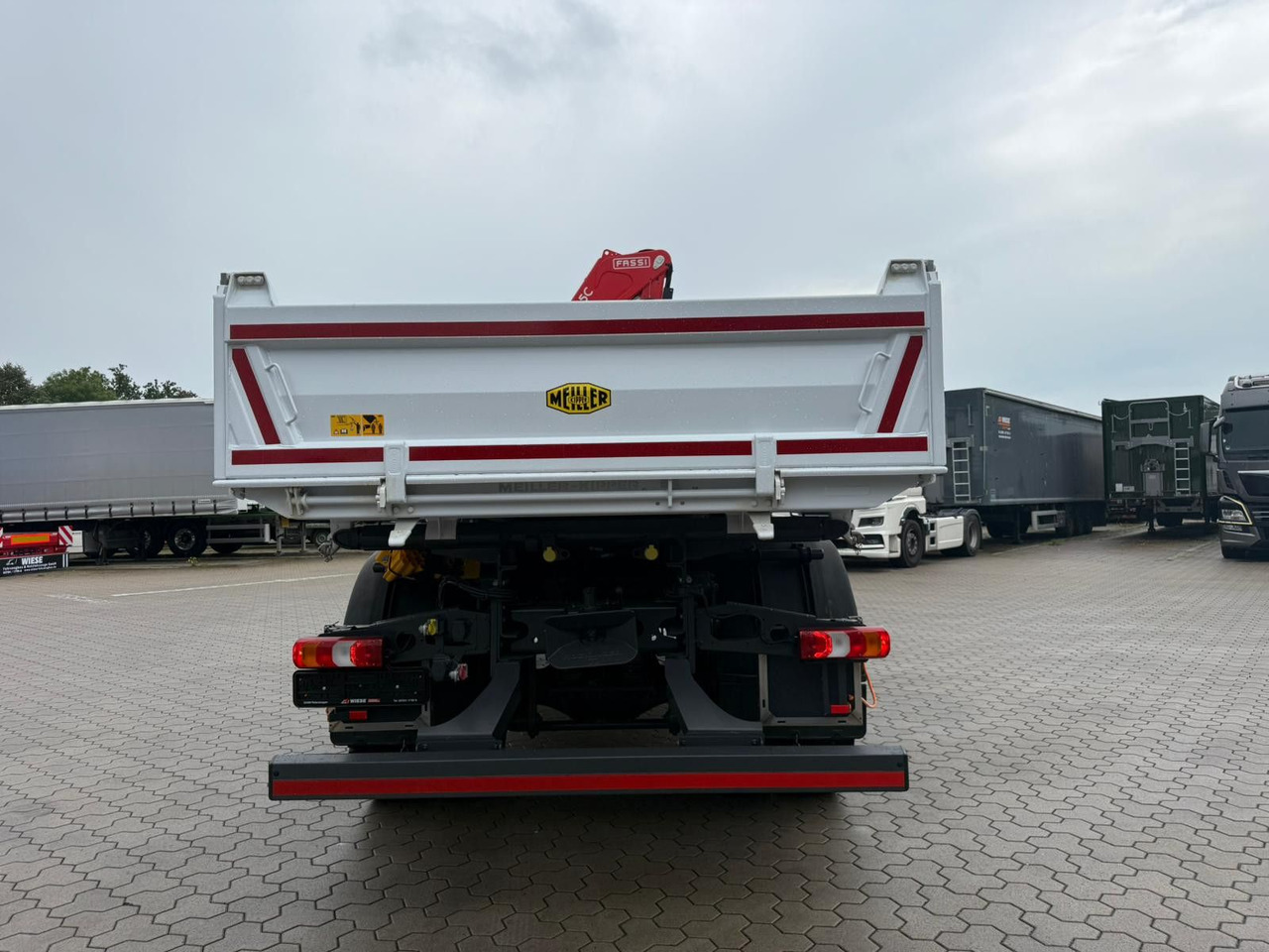 Mercedes-Benz Arocs 1835 4x2 Meiller Fassi F135 Kran Kipper - Darus autó: 5 kép. Mercedes-Benz Arocs 1835 4x2 Meiller Fassi F135 Kran Kipper - Darus autó: 5 kép.