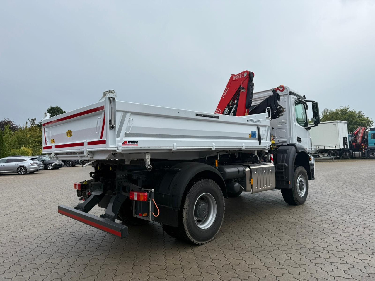 Mercedes-Benz Arocs 1835 4x4 Allrad Fassi F135 Kran Kipper - Darus autó: 3 kép. Mercedes-Benz Arocs 1835 4x4 Allrad Fassi F135 Kran Kipper - Darus autó: 3 kép.