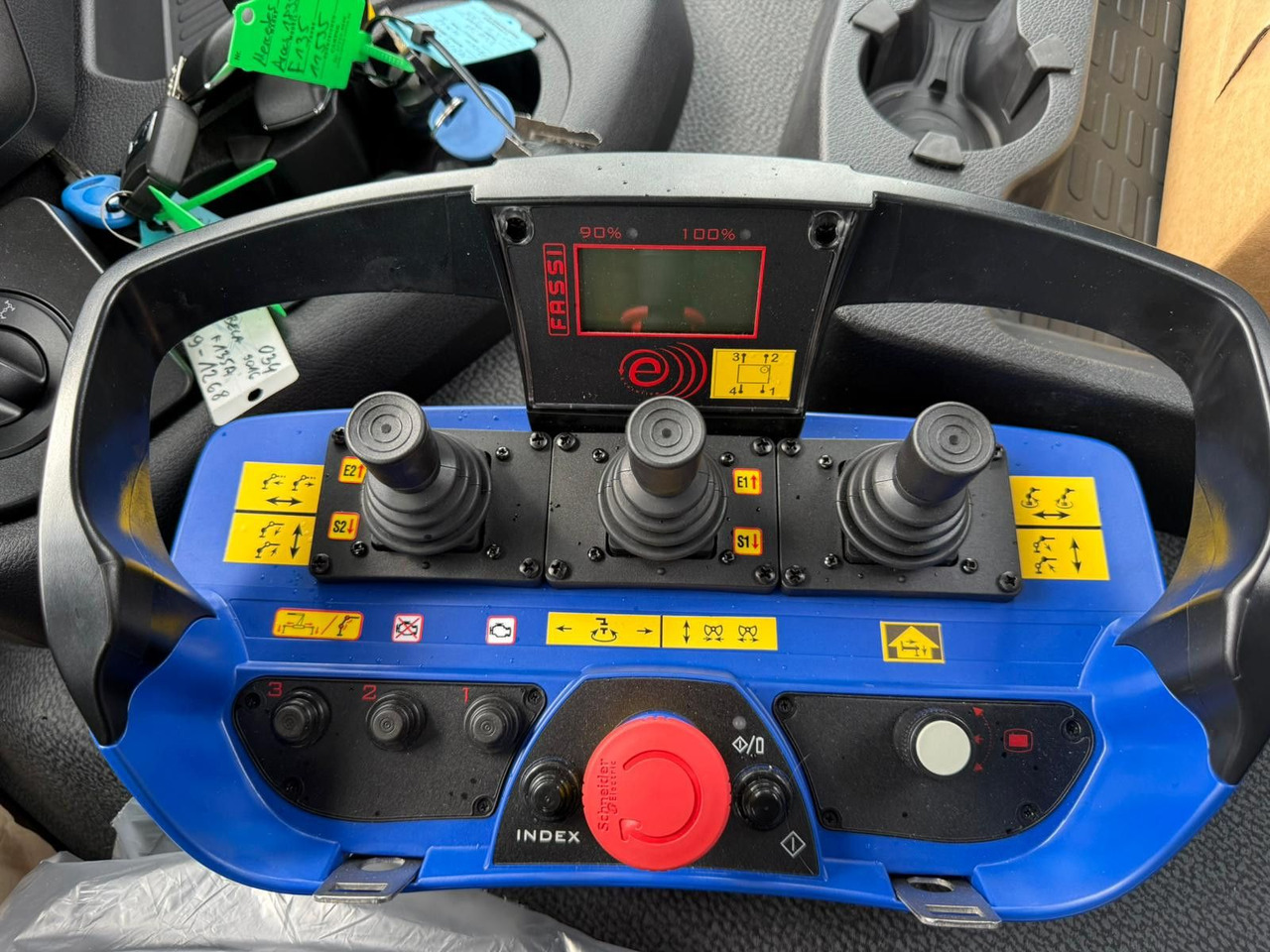 Mercedes-Benz Arocs 1835 4x4 Allrad Fassi F135 Kran Kipper lízing Mercedes-Benz Arocs 1835 4x4 Allrad Fassi F135 Kran Kipper: 15 kép. Mercedes-Benz Arocs 1835 4x4 Allrad Fassi F135 Kran Kipper lízing Mercedes-Benz Arocs 1835 4x4 Allrad Fassi F135 Kran Kipper: 15 kép.