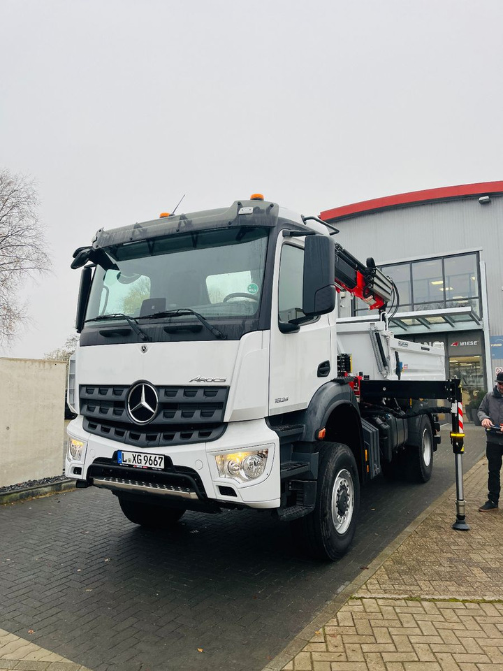 Mercedes-Benz Arocs 1835 4x4 Meiller Fassi Kran Kipper - Billenőplatós teherautó, Darus autó: 3 kép. Mercedes-Benz Arocs 1835 4x4 Meiller Fassi Kran Kipper - Billenőplatós teherautó, Darus autó: 3 kép.