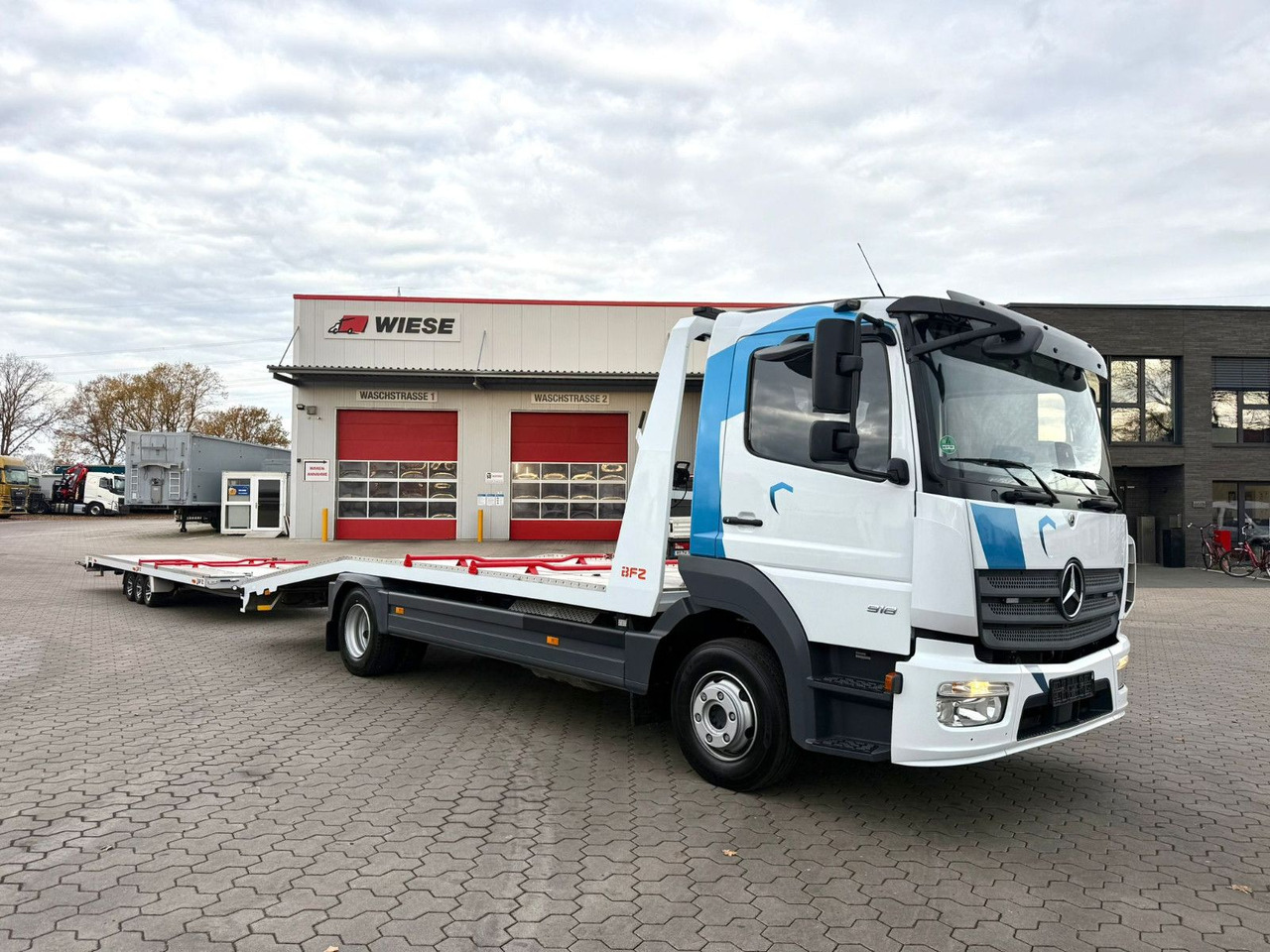 Mercedes-Benz Atego 918L Autotransporter mit BFZ Anhänger - Autószállító teherautó: 1 kép. Mercedes-Benz Atego 918L Autotransporter mit BFZ Anhänger - Autószállító teherautó: 1 kép.