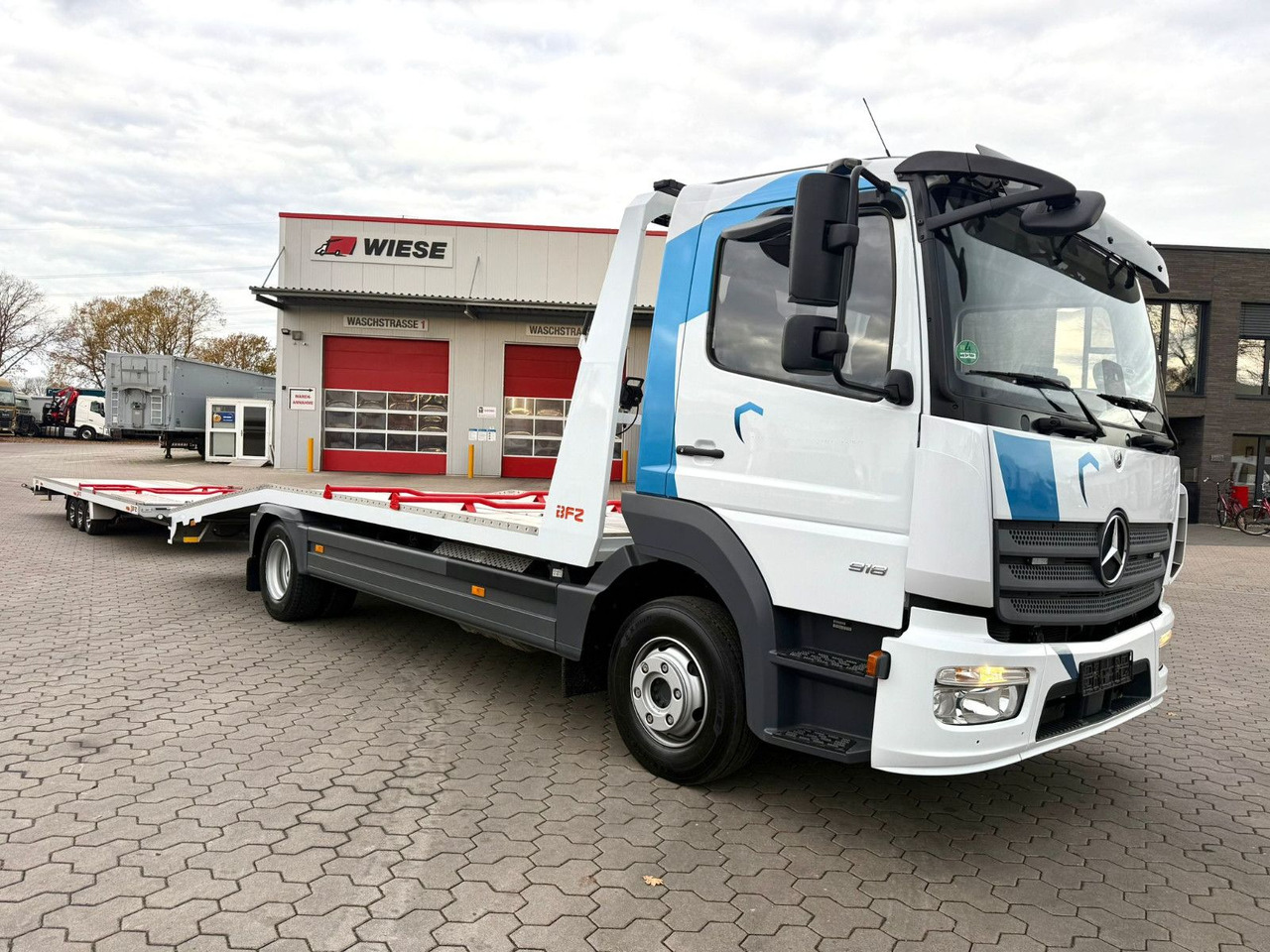Mercedes-Benz Atego 918L Autotransporter mit BFZ Anhänger - Autószállító teherautó: 2 kép. Mercedes-Benz Atego 918L Autotransporter mit BFZ Anhänger - Autószállító teherautó: 2 kép.