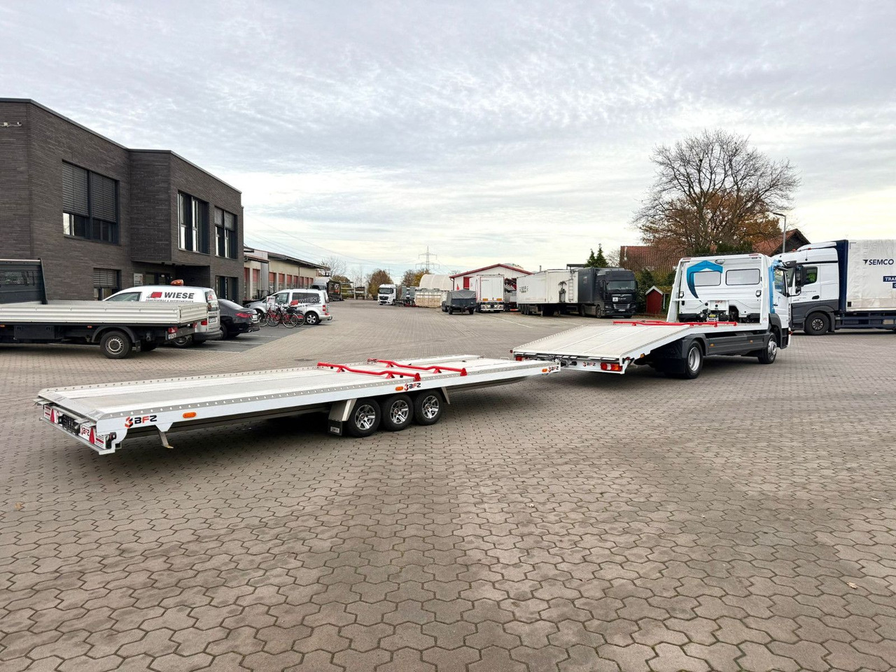 Mercedes-Benz Atego 918L Autotransporter mit BFZ Anhänger - Autószállító teherautó: 5 kép. Mercedes-Benz Atego 918L Autotransporter mit BFZ Anhänger - Autószállító teherautó: 5 kép.
