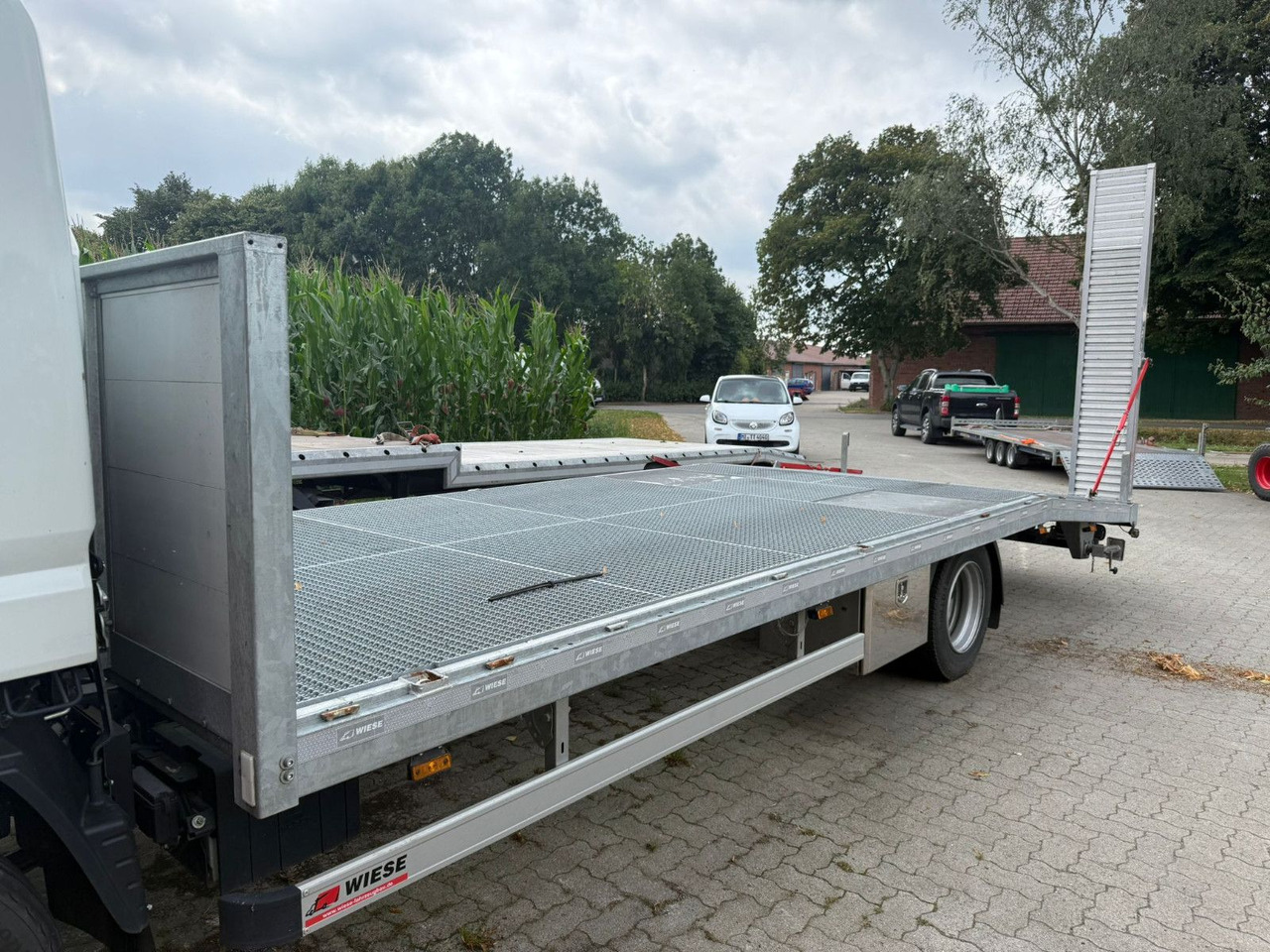 Mitsubishi Fuso Canter 7C18 Arbeitsbühnentransporter - Platós kisteherautó: 4 kép. Mitsubishi Fuso Canter 7C18 Arbeitsbühnentransporter - Platós kisteherautó: 4 kép.