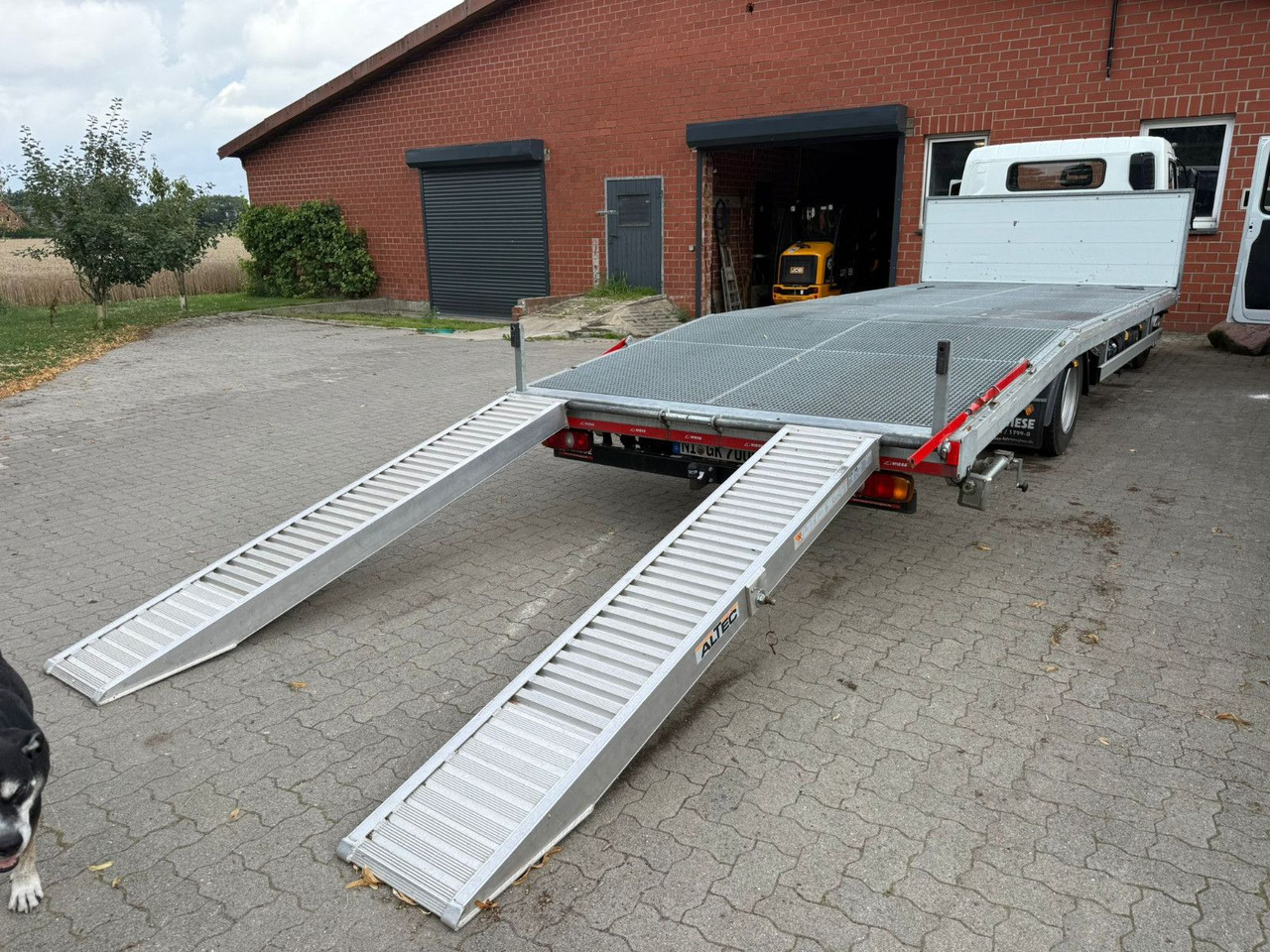 Mitsubishi Fuso Canter 7C18 Arbeitsbühnentransporter - Platós kisteherautó: 2 kép. Mitsubishi Fuso Canter 7C18 Arbeitsbühnentransporter - Platós kisteherautó: 2 kép.