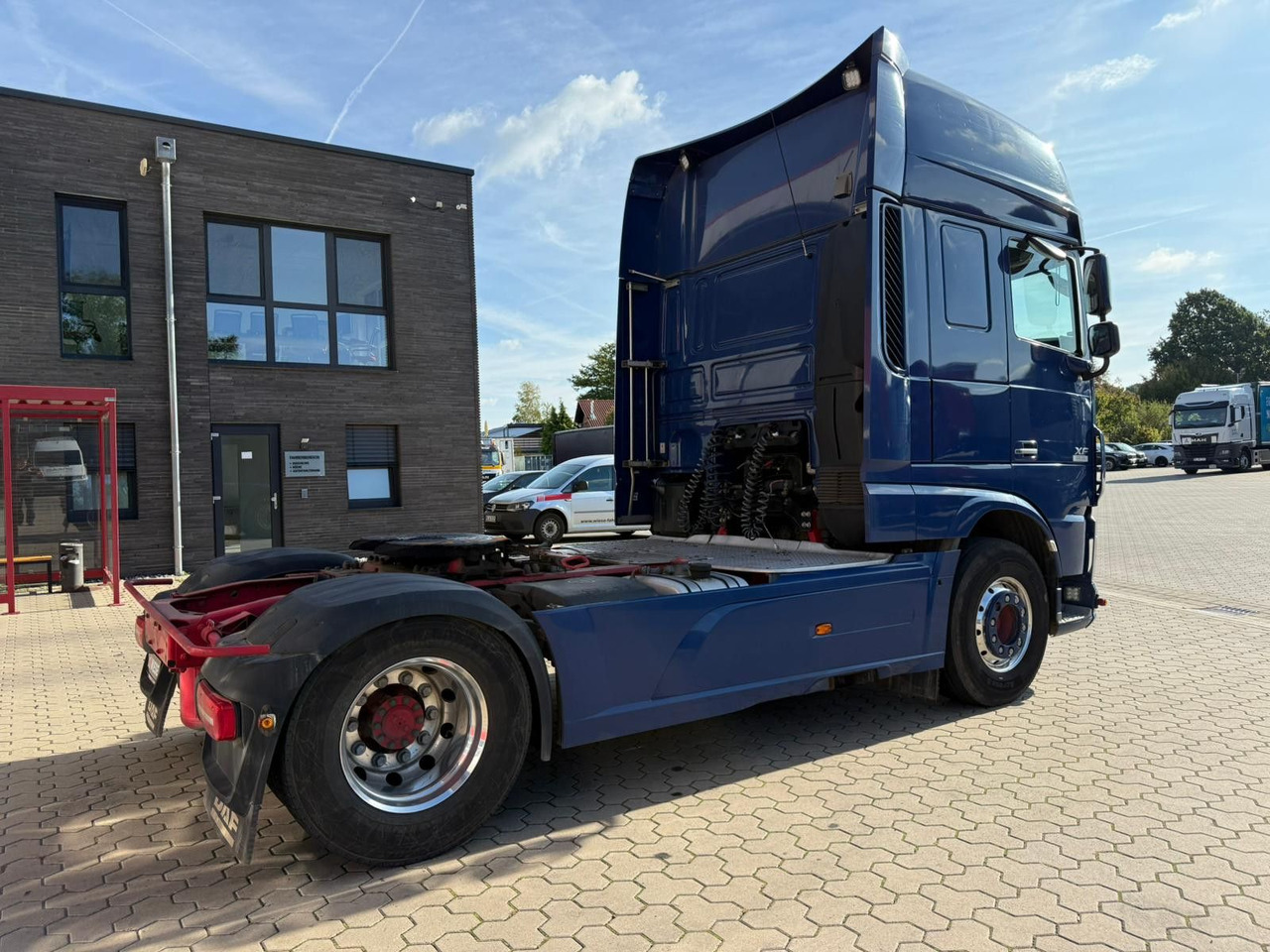 DAF XF 450 FT Hydraulik Schubboden - Nyergesvontató: 4 kép. DAF XF 450 FT Hydraulik Schubboden - Nyergesvontató: 4 kép.