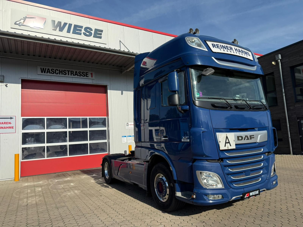 DAF XF 450 FT Hydraulik Schubboden - Nyergesvontató: 1 kép. DAF XF 450 FT Hydraulik Schubboden - Nyergesvontató: 1 kép.