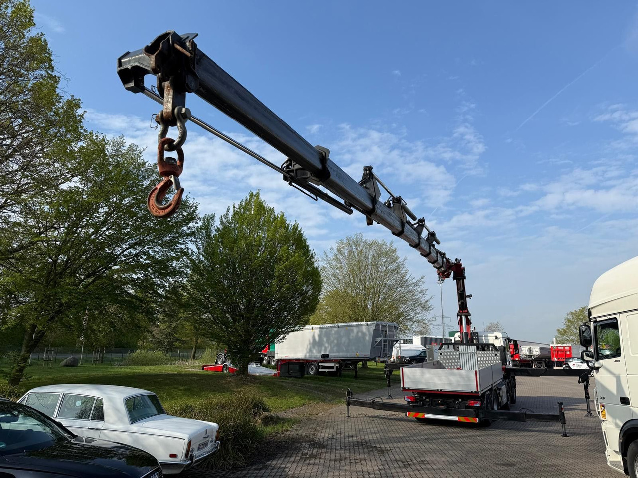 MAN 35.520 8x4 Fassi F800 RA2.28 OHNE ABSTÜTZÜBERWA. - Nyergesvontató: 4 kép. MAN 35.520 8x4 Fassi F800 RA2.28 OHNE ABSTÜTZÜBERWA. - Nyergesvontató: 4 kép.