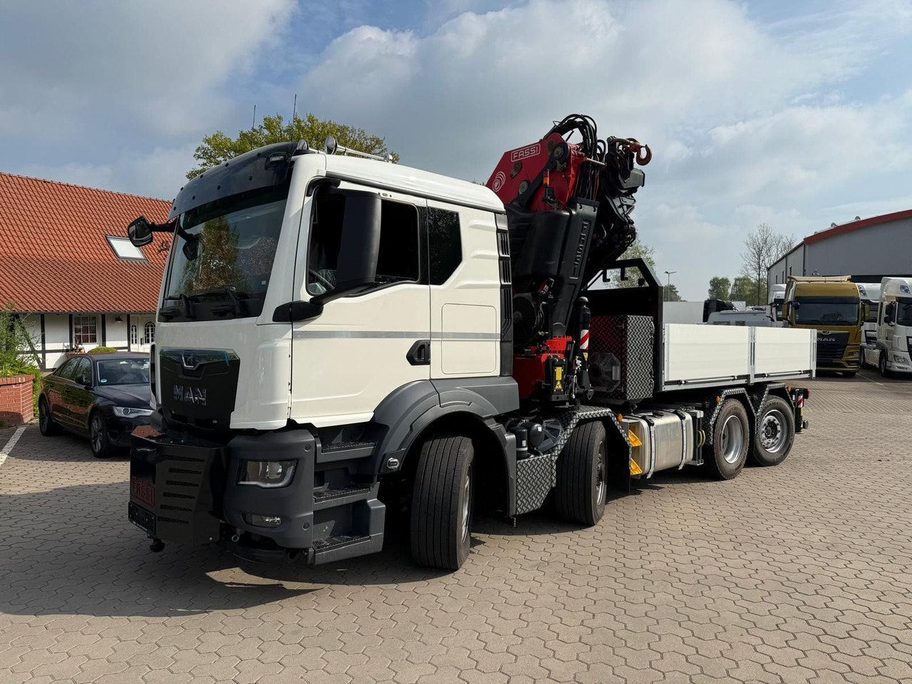 MAN 35.520 8x4 Fassi F800 RA2.28 OHNE ABSTÜTZÜBERWA. - Nyergesvontató: 3 kép. MAN 35.520 8x4 Fassi F800 RA2.28 OHNE ABSTÜTZÜBERWA. - Nyergesvontató: 3 kép.