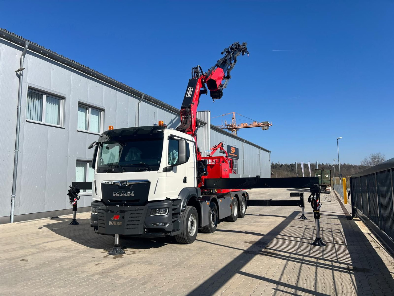 MAN 8x4 Hydro mit F1150 inkl Jib und Winde Korb - Nyergesvontató: 1 kép. MAN 8x4 Hydro mit F1150 inkl Jib und Winde Korb - Nyergesvontató: 1 kép.