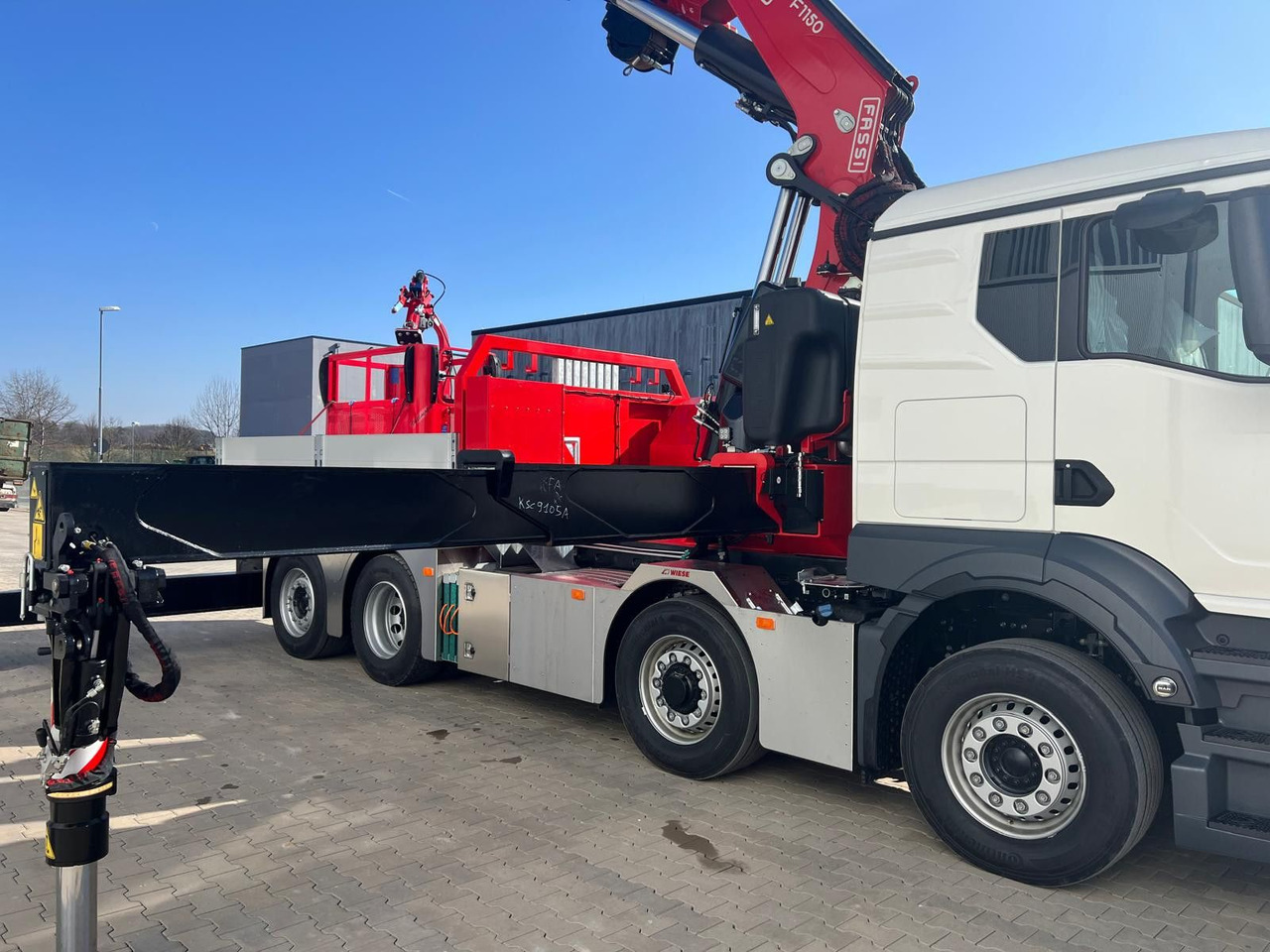 MAN 8x4 Hydro mit F1150 inkl Jib und Winde Korb - Nyergesvontató: 3 kép. MAN 8x4 Hydro mit F1150 inkl Jib und Winde Korb - Nyergesvontató: 3 kép.