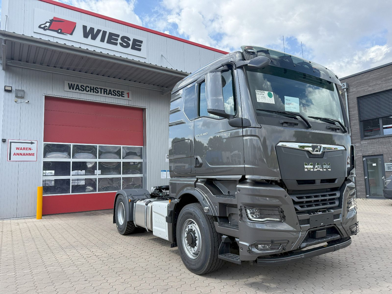 MAN TGX 18.480 4x2 HydroDrive Allrad mit Hydraulik - Nyergesvontató: 1 kép. MAN TGX 18.480 4x2 HydroDrive Allrad mit Hydraulik - Nyergesvontató: 1 kép.
