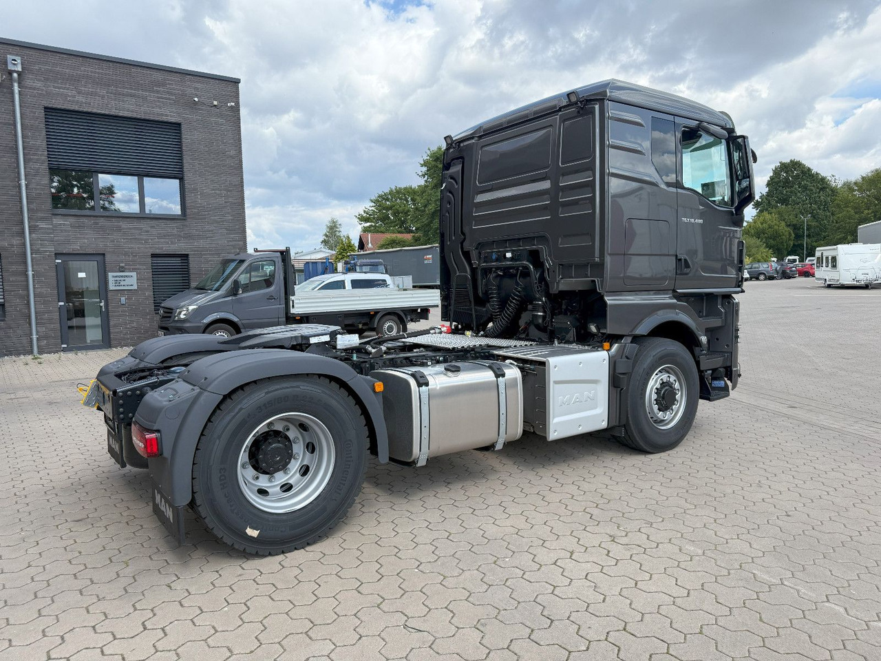 MAN TGX 18.480 4x2 HydroDrive Allrad mit Hydraulik - Nyergesvontató: 3 kép. MAN TGX 18.480 4x2 HydroDrive Allrad mit Hydraulik - Nyergesvontató: 3 kép.