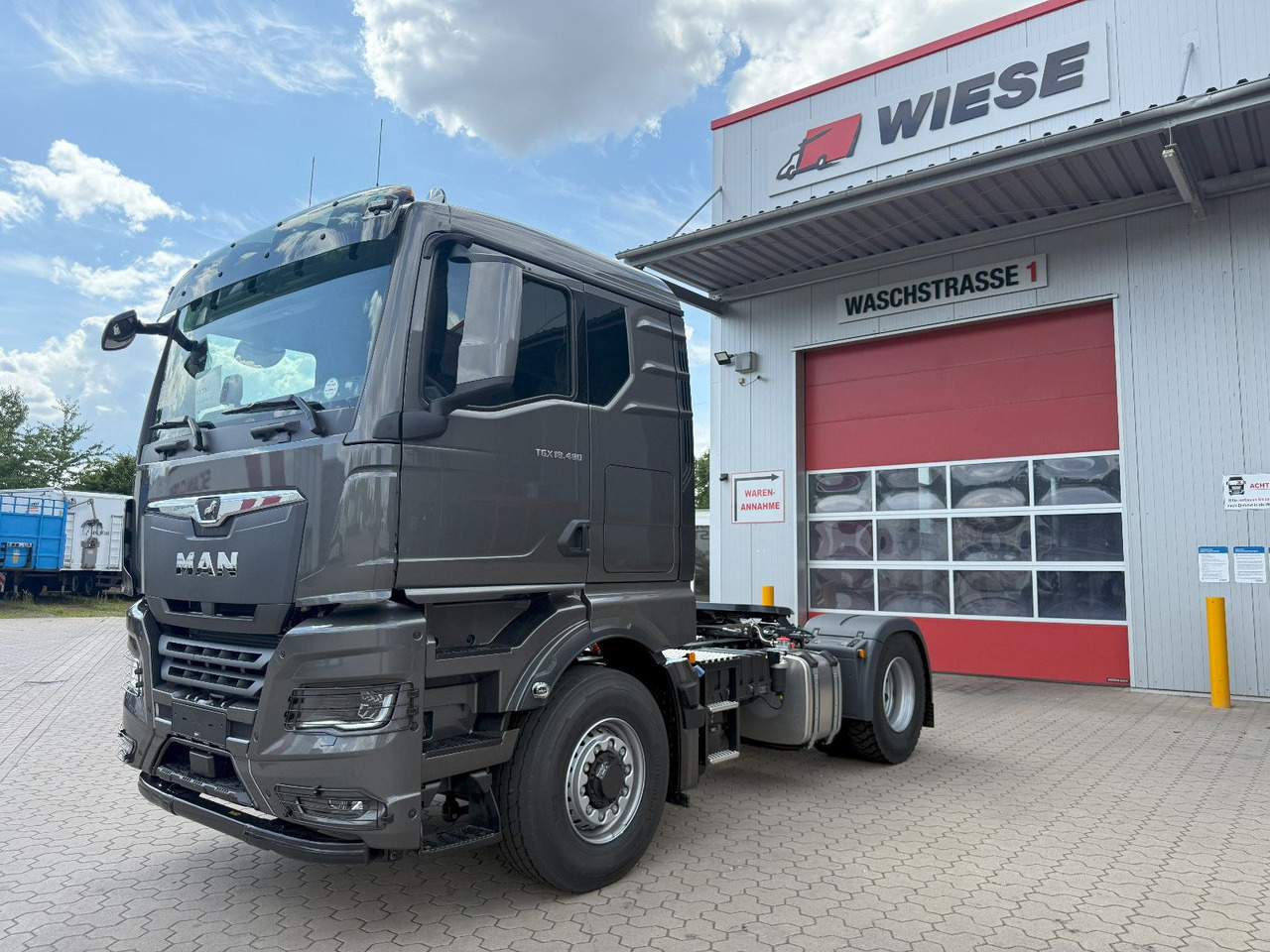 MAN TGX 18.480 4x2 HydroDrive Allrad mit Hydraulik - Nyergesvontató: 2 kép. MAN TGX 18.480 4x2 HydroDrive Allrad mit Hydraulik - Nyergesvontató: 2 kép.