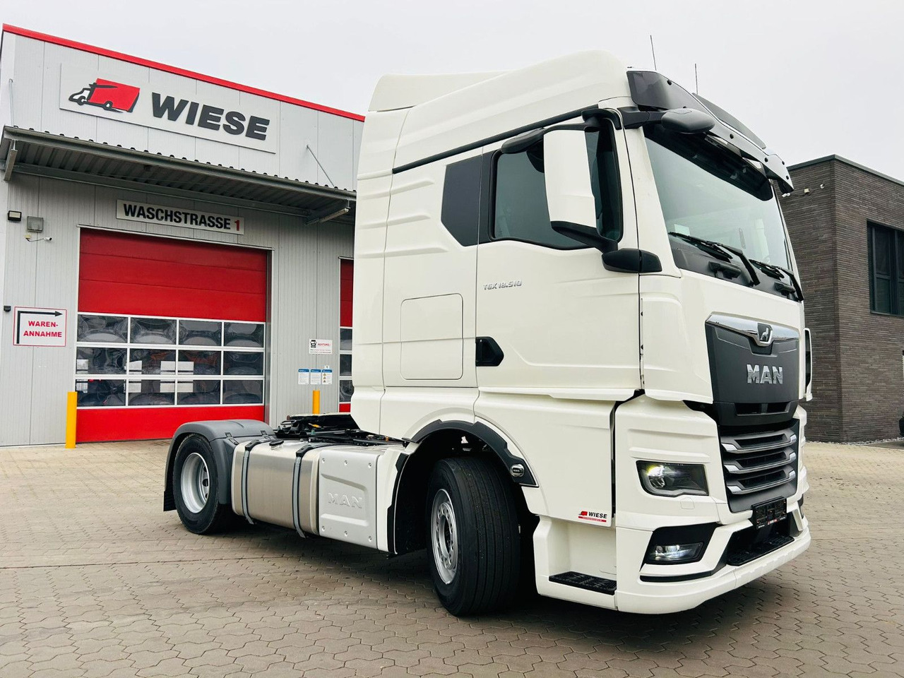 MAN TGX 18.510 4x2 BL 2 Kreis Hydraulik - Nyergesvontató: 2 kép. MAN TGX 18.510 4x2 BL 2 Kreis Hydraulik - Nyergesvontató: 2 kép.