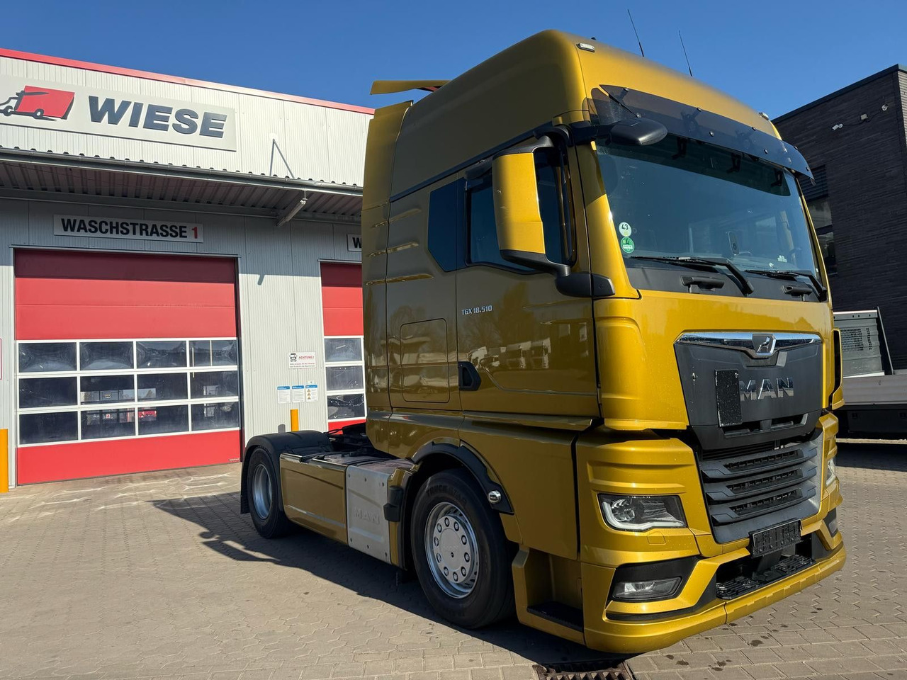 MAN TGX 18.510 LL Schubboden Hydraulik - Nyergesvontató: 2 kép. MAN TGX 18.510 LL Schubboden Hydraulik - Nyergesvontató: 2 kép.