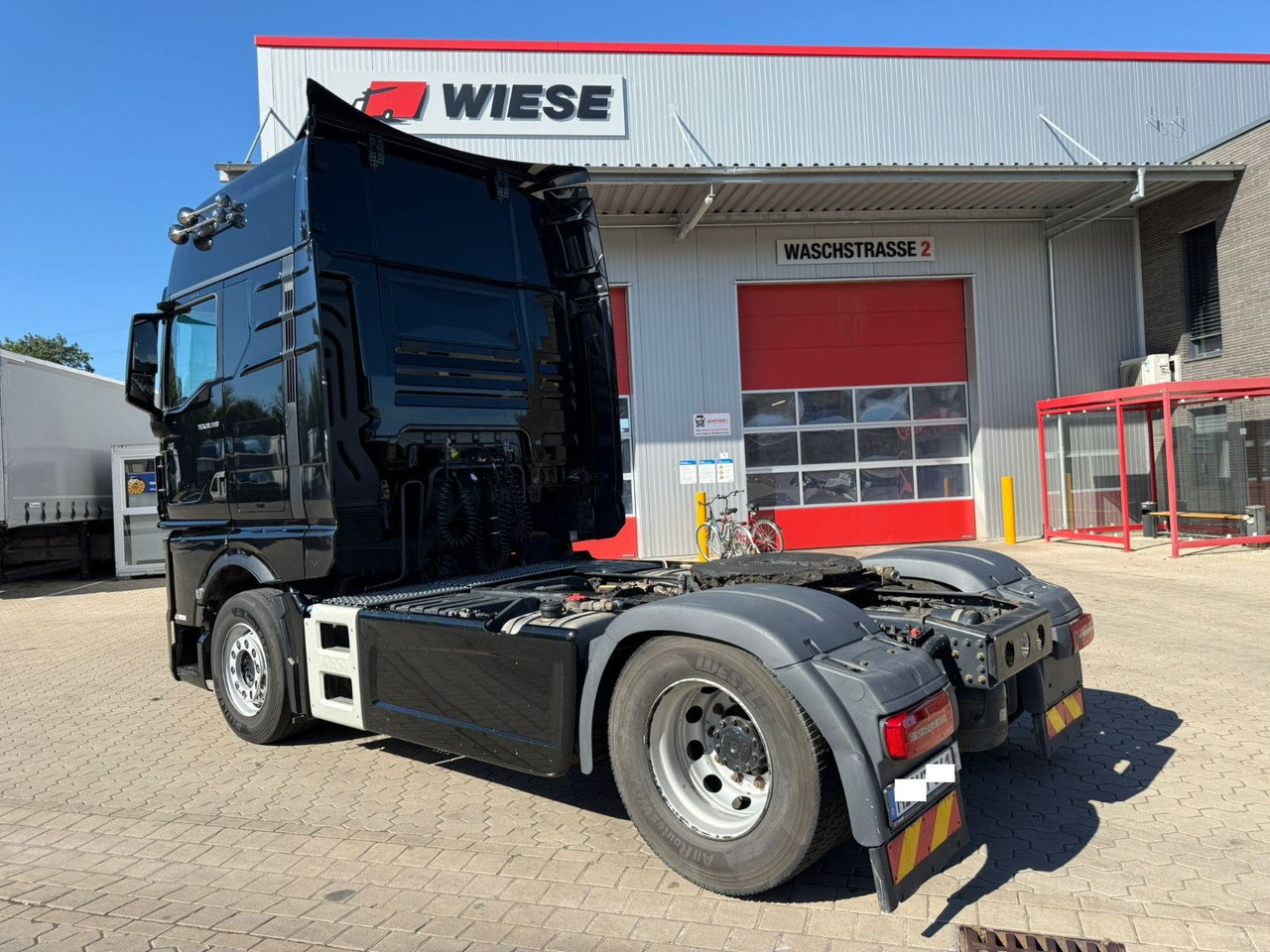 MAN TGX 18.510 Schubboden Hydraulik - Nyergesvontató: 3 kép. MAN TGX 18.510 Schubboden Hydraulik - Nyergesvontató: 3 kép.