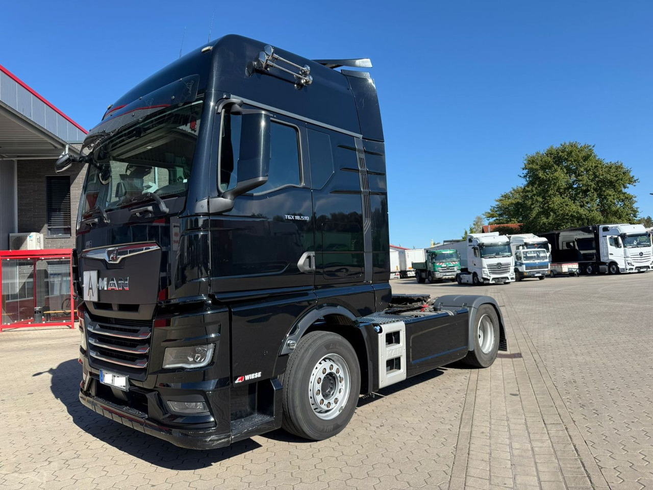 MAN TGX 18.510 Schubboden Hydraulik - Nyergesvontató: 2 kép. MAN TGX 18.510 Schubboden Hydraulik - Nyergesvontató: 2 kép.