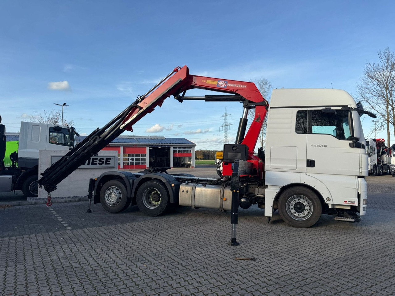 MAN TGX 26.440 6x2 mit HMF 3000-K5 Kran Top Zustand - Nyergesvontató: 1 kép. MAN TGX 26.440 6x2 mit HMF 3000-K5 Kran Top Zustand - Nyergesvontató: 1 kép.