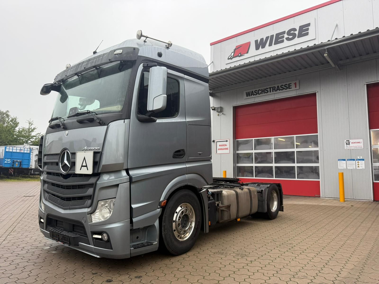Mercedes-Benz Actros 1851 LS 4x2 Hydraulik Alu Felgen - Nyergesvontató: 2 kép. Mercedes-Benz Actros 1851 LS 4x2 Hydraulik Alu Felgen - Nyergesvontató: 2 kép.