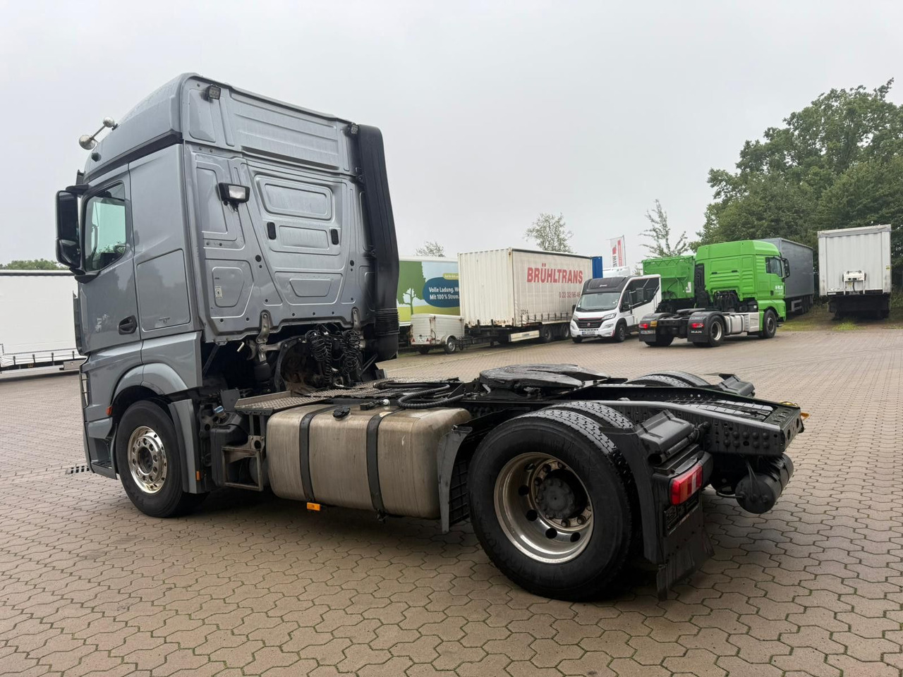 Mercedes-Benz Actros 1851 LS 4x2 Hydraulik Alu Felgen - Nyergesvontató: 3 kép. Mercedes-Benz Actros 1851 LS 4x2 Hydraulik Alu Felgen - Nyergesvontató: 3 kép.