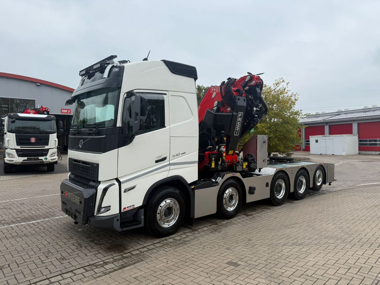Volvo FH 540 10x4 mit Fassi F1150 Kran - Nyergesvontató: 2 kép. Volvo FH 540 10x4 mit Fassi F1150 Kran - Nyergesvontató: 2 kép.